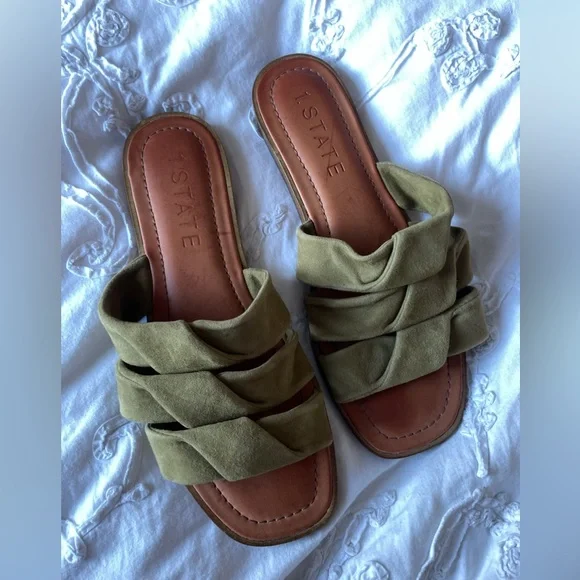 Sandals - Picture 1 of 2